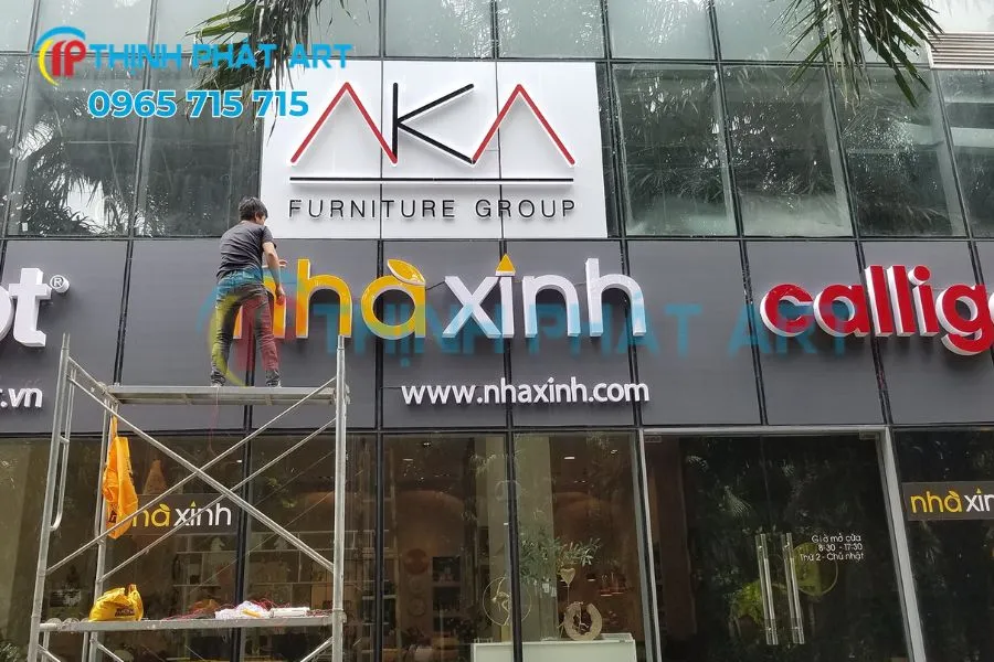 Cận cảnh bảng hiệu quảng cáo Quảng Trị bằng chất liệu Alu sang trọng