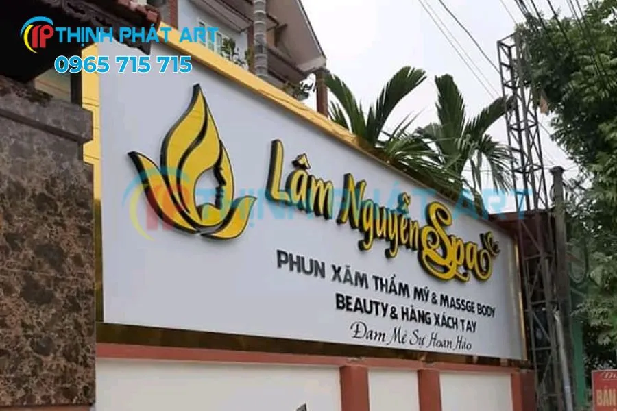 Bảng hiệu quảng cáo Quảng Trị nổi bật tại mặt tiền kinh doanh