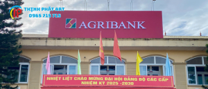 Thi công bảng hiệu Quảng Trị cho ngân hàng Agribank, đáp ứng yêu cầu thẩm mỹ và độ bền.