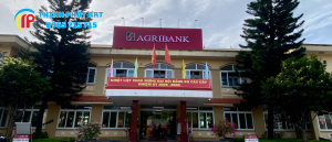 Bảng hiệu ngân hàng Agribank Quảng Trị đạt chuẩn nhận diện thương hiệu toàn hệ thống.