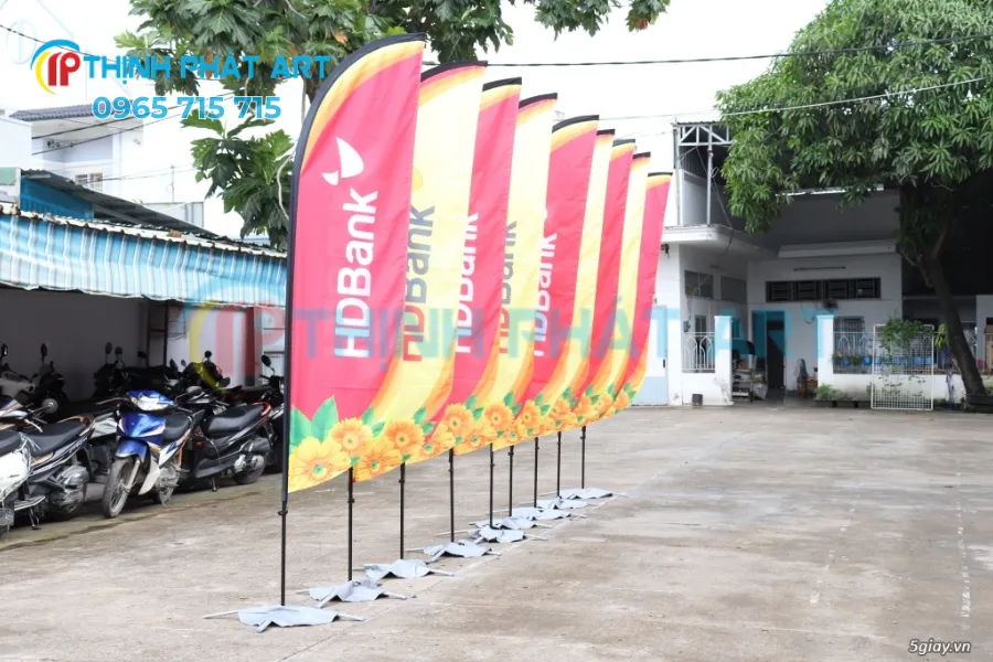 Hình ảnh treo phướn theo yêu cầu từ khách hàng