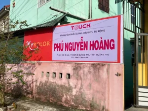 Thi công bảng hiệu cửa hàng sơn 4 Oranges Quảng Trị