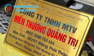 Biển inox xước mờ tạo hiệu ứng sang trọng tại Quảng Trị.