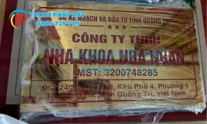 Mẫu biển số nhà inox ăn mòn màu vàng kim nổi bật.